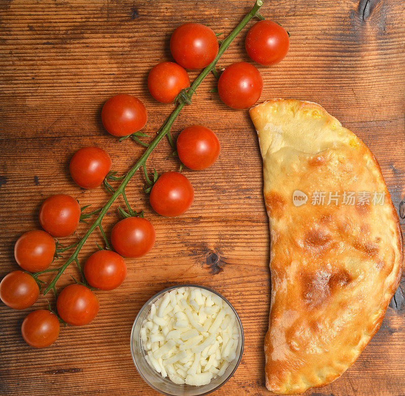 Panzerotti, Calzone-封闭式披萨